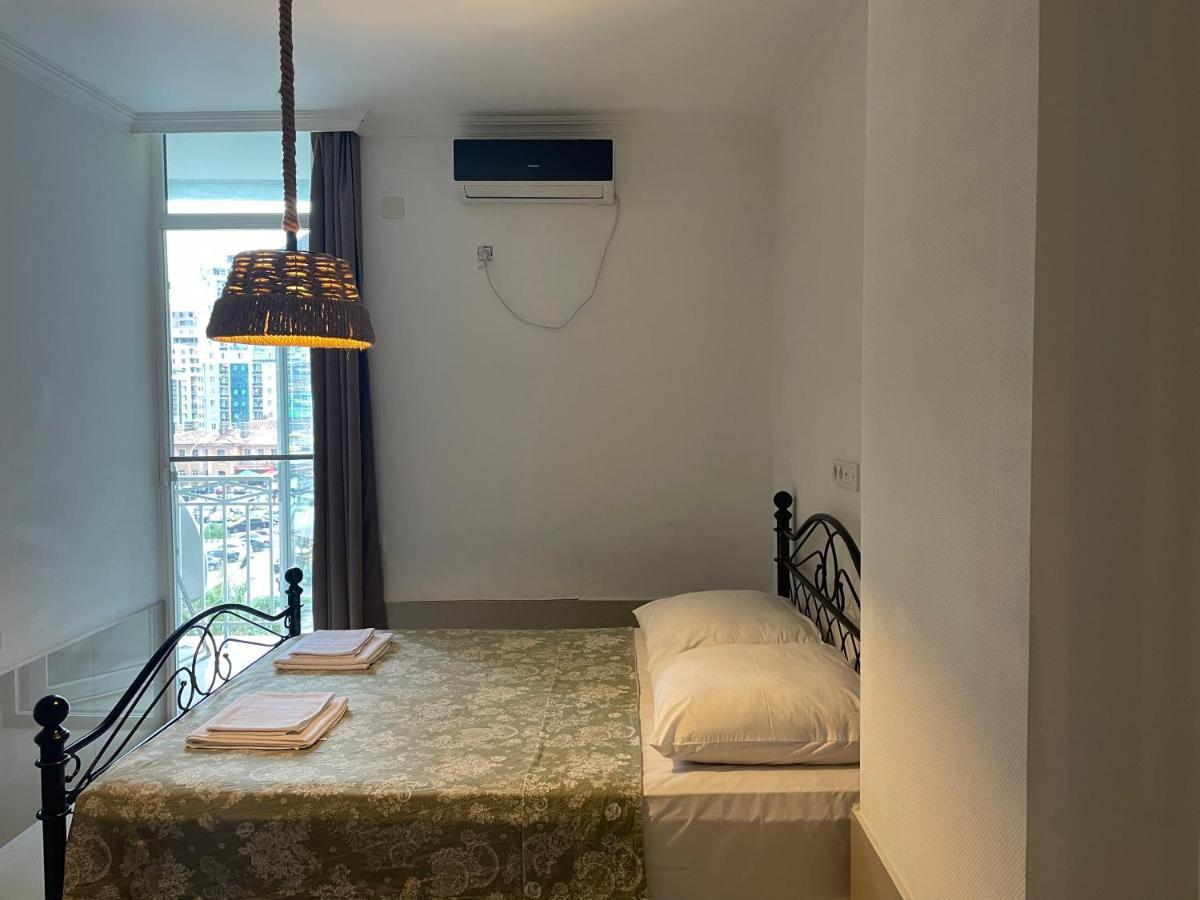 Cozy Apartment In The Center Of Batumi Luaran gambar